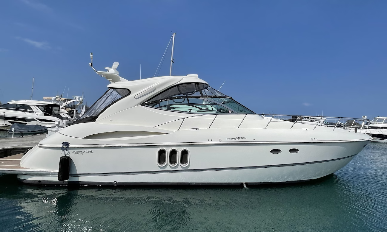Chicago Yacht Charters - 52' Sport Cruiser Yacht