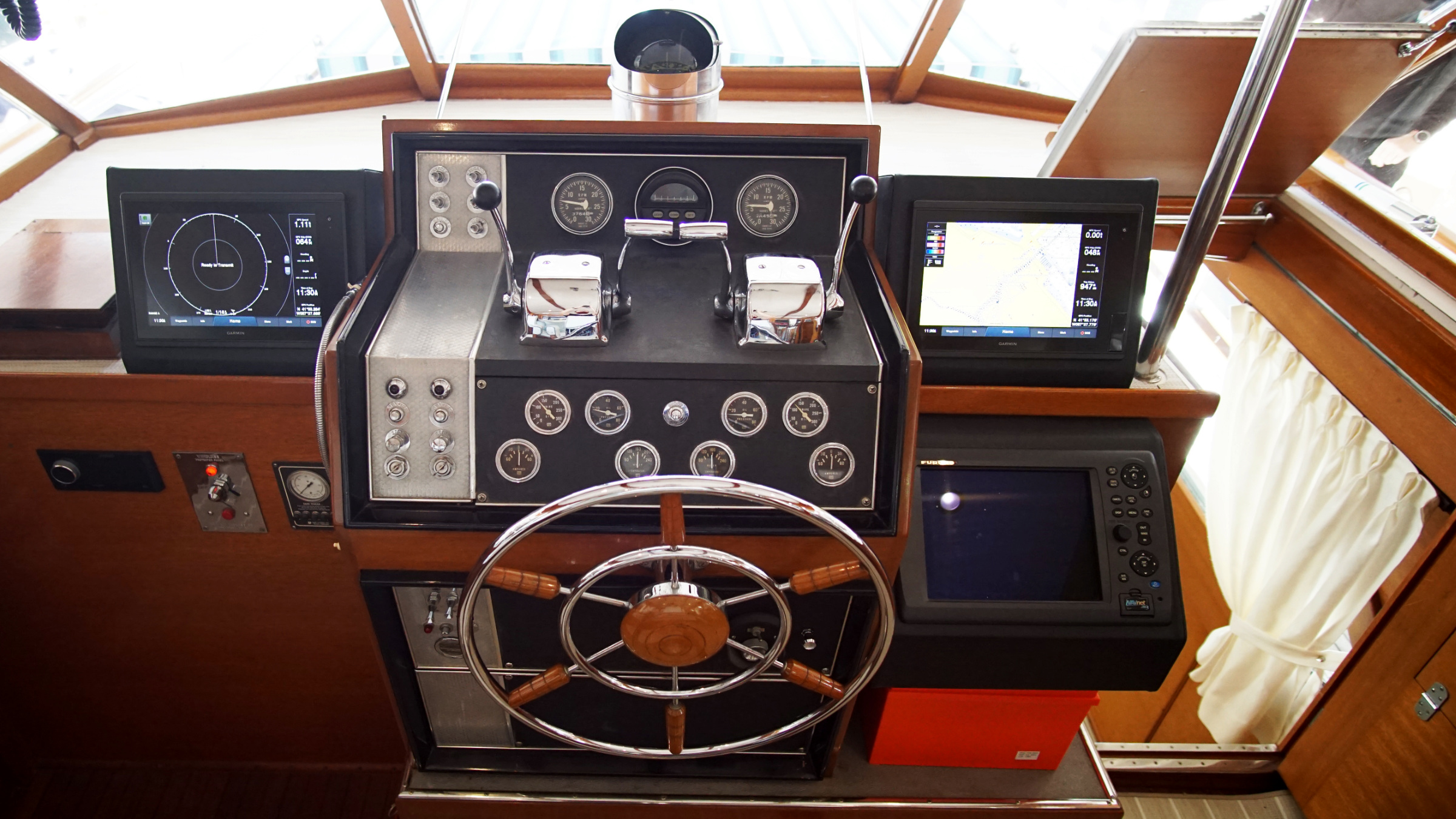 Chris Craft Pathfinder Yacht available for charter via the Chicago Boat Company