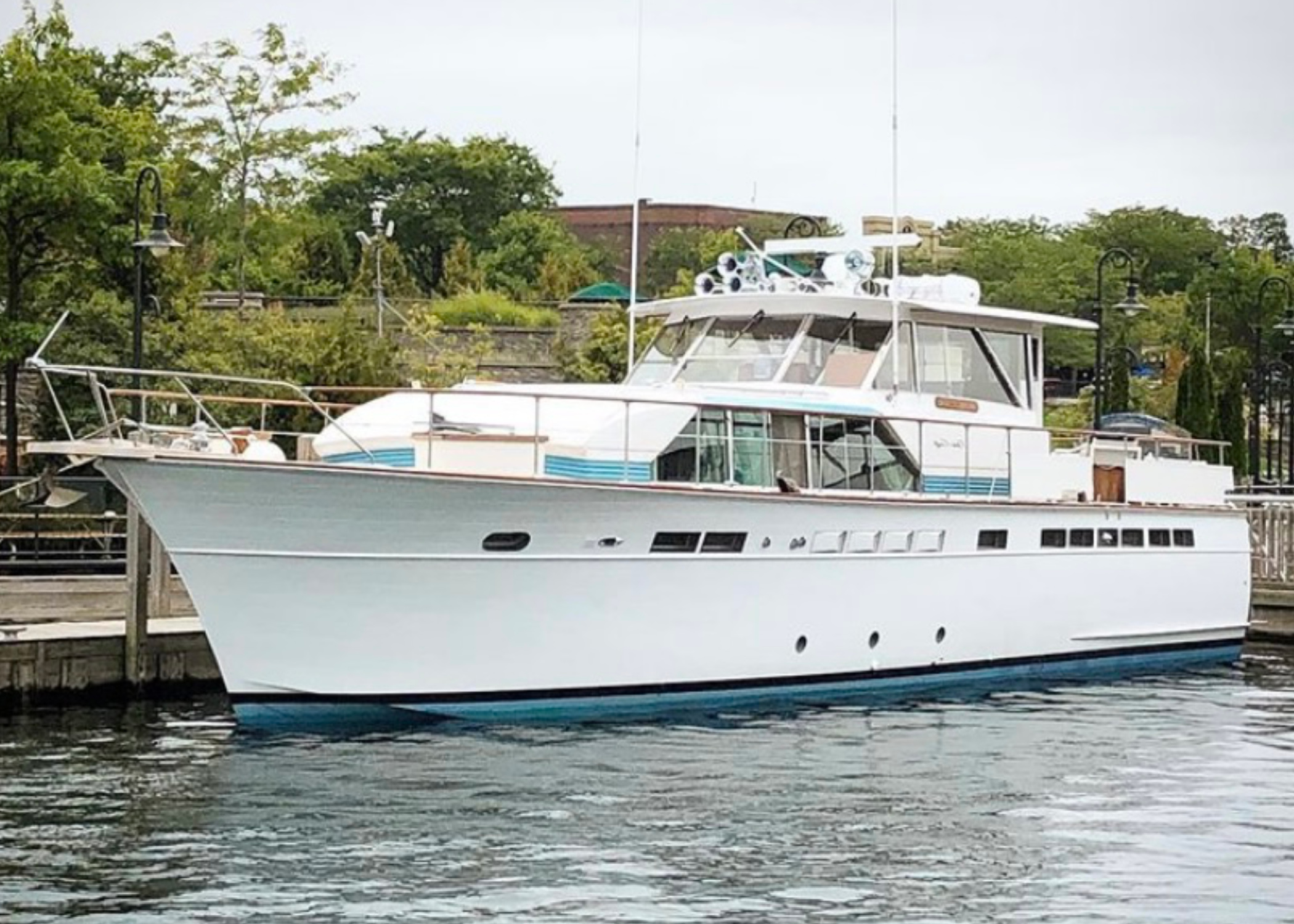 Chris Craft Pathfinder Yacht available for charter via the Chicago Boat Company